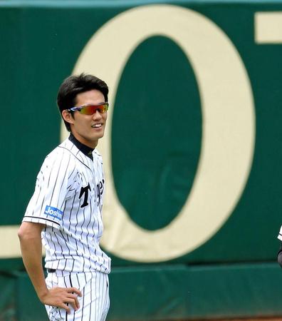 　ゼロで抑えるぞ！ダッシュの合間に笑顔をみせる藤浪