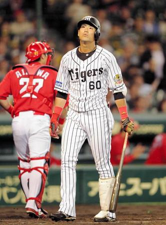 　４回、中谷は見逃し三振に倒れる（撮影・保田叔久）