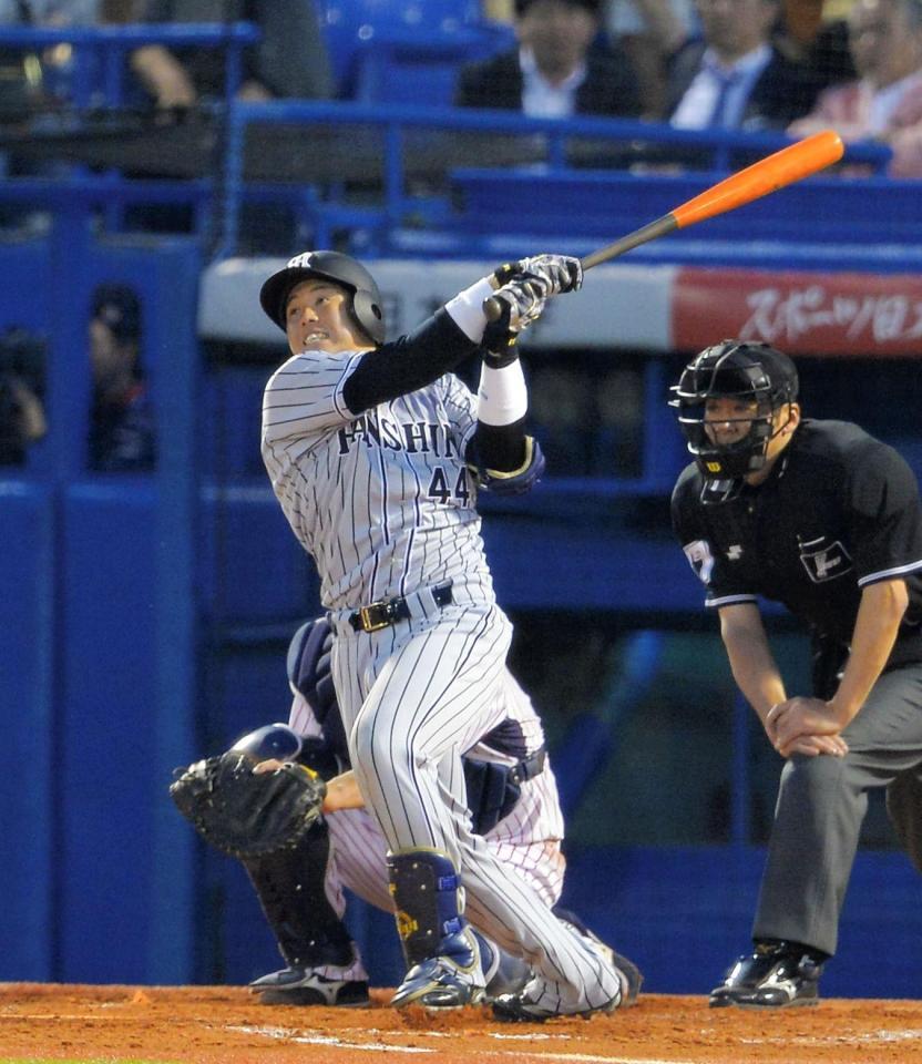 ３回阪神無死、梅野が先制ソロを放つ＝神宮球場（撮影・堀内翔）