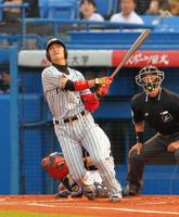 １回阪神無死、先頭打者本塁打を放つ西岡＝神宮球場（撮影・堀内翔）