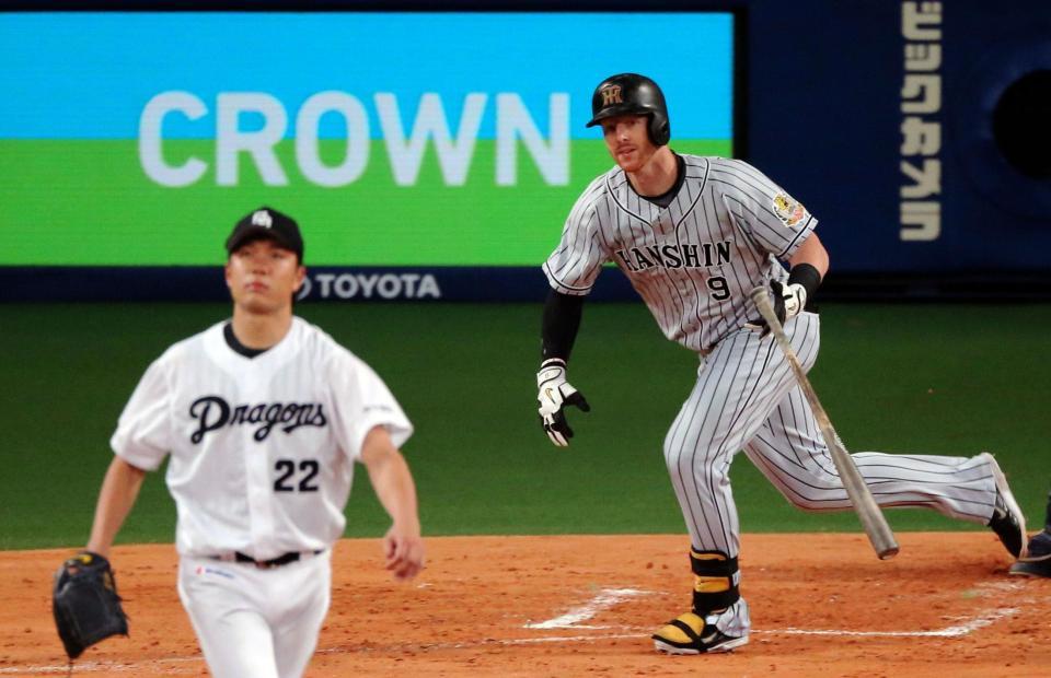 ５回阪神無死、中日・大野雄大から中前打を放つ阪神　マット・マートン＝ナゴヤドーム（撮影・飯室逸平）