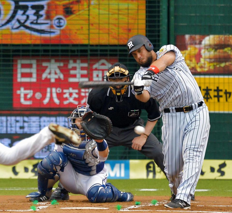 １回阪神１死一、二塁、ゴメスが先制打を放つ＝西武プリンスドーム（撮影・堀内翔）