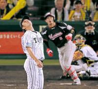 ７回、今江に３ランを浴びる松田（撮影・棚橋慶太）