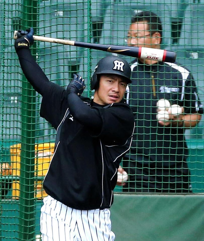 　フリー打撃で快音を響かせる鳥谷