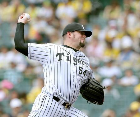 １回、ヤクルト打線を３者三振に仕留める先発のメッセンジャー＝甲子園（撮影・田中太一）