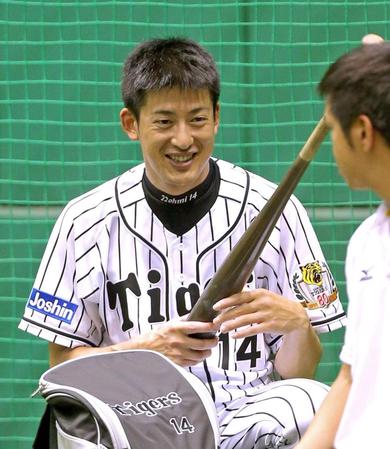 練習を終え談笑する能見