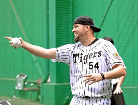 明るい表情で練習するメッセンジャー