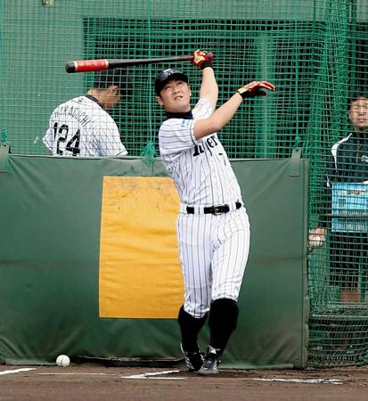 　２軍で調整する西岡