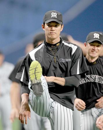 　アップをする藤浪