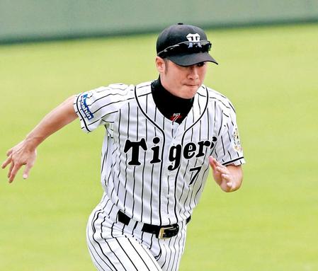 金本監督の下でプレーをする意思を表明した西岡
