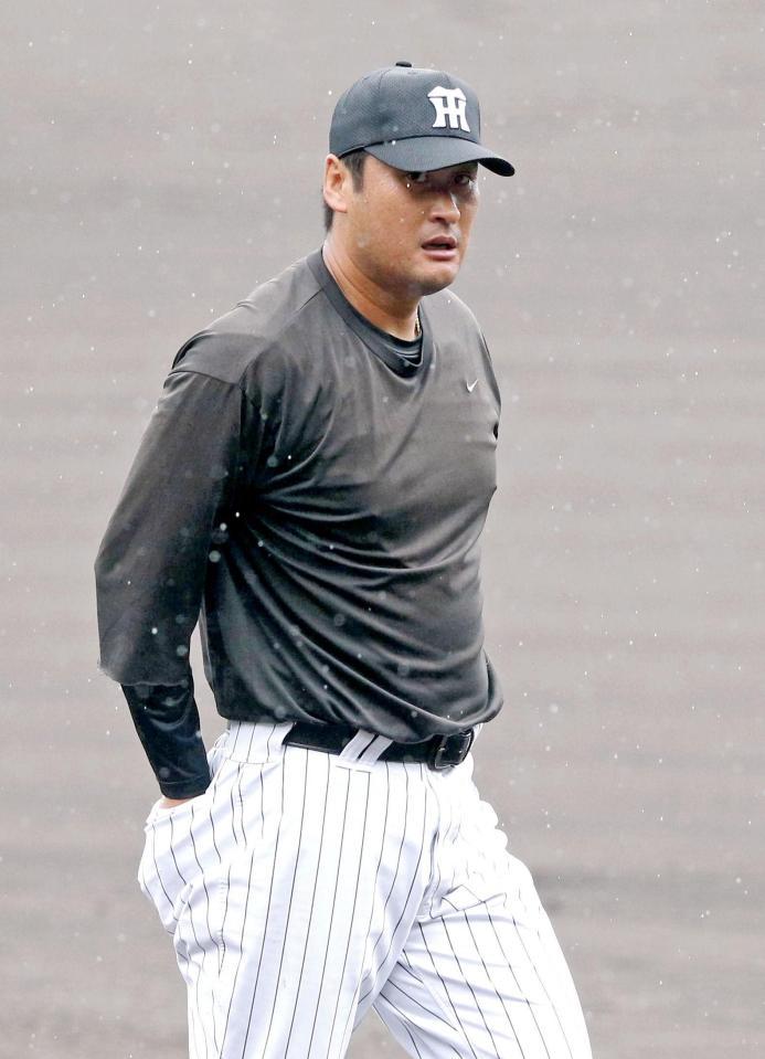 紅白戦に登板するも、不合格の結果に終わったベク