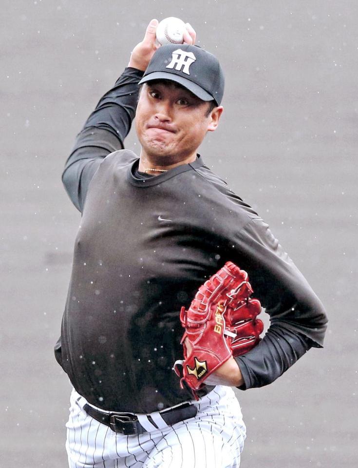 紅白戦に登板したベク（撮影・棚橋慶太）