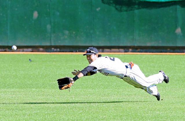 江越が美技連発！先制打すかさず盗塁も