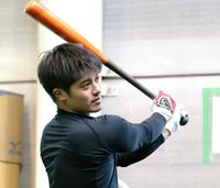 休日返上で打撃練習する阪神・坂本誠志郎＝鳴尾浜（撮影・飯室逸平）