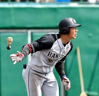 ４回阪神二死一塁、先制の右中間適時二塁打を放った横田慎太郎＝浦添（撮影・園田高夫）