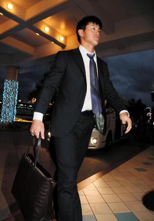 選手宿舎に到着した板山