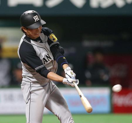 左中間へ適時二塁打を放つ阪神・北條史也＝ヤフオクドーム