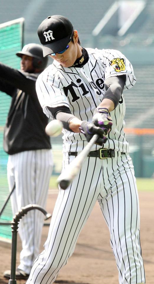 ティー打撃する藤浪（撮影・高部洋祐）