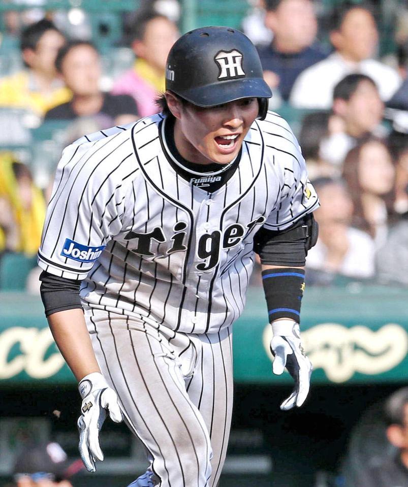 　８回、同点タイムリーを放ち雄叫びを上げる北條（撮影・高部洋祐）