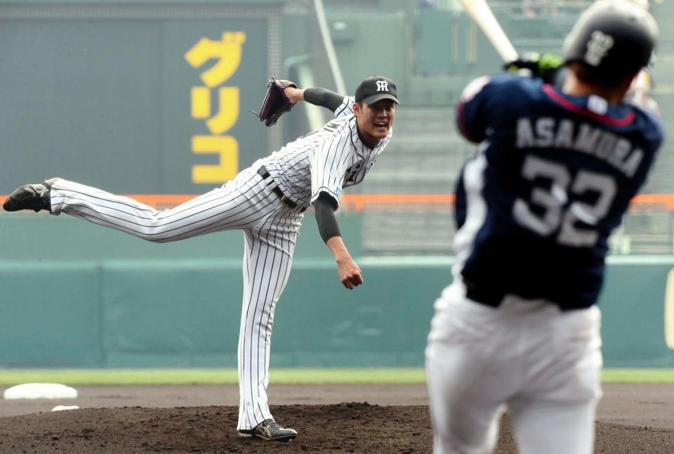 西武打線相手に力投する阪神・藤浪晋太郎＝甲子園（撮影・高部洋祐）