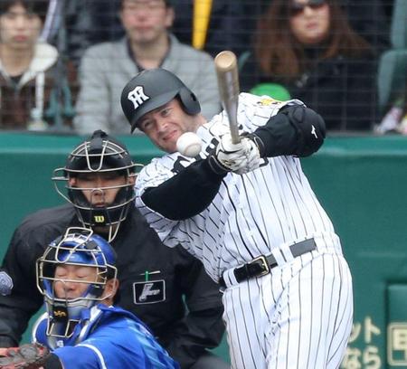 ２回阪神無死一塁、左前へ安打を放つ阪神　マット・ヘイグ＝甲子園（撮影・田中太一）