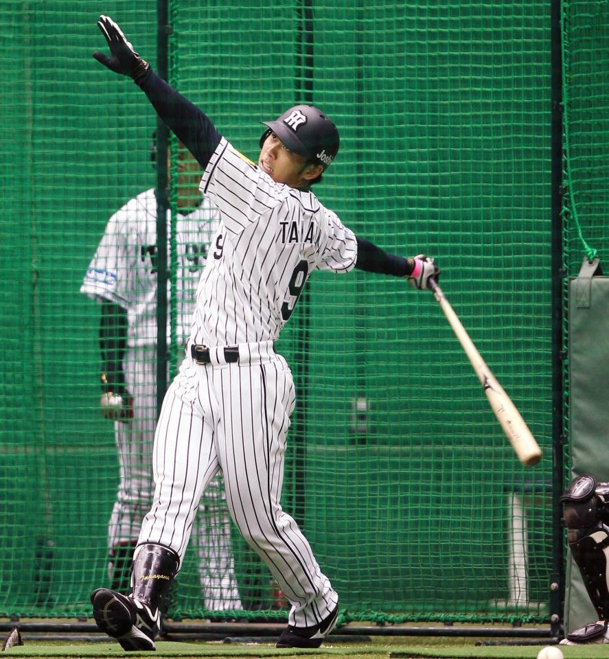 　打撃練習で快音を響かせる高山（撮影・北村雅宏）