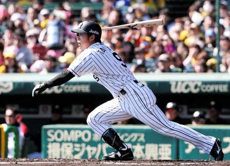 ３回阪神無死、中前安打を放つ阪神・高山　俊＝甲子園（撮影・高部洋祐）