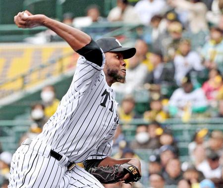 　３者連続三振の好投を見せたドリス（撮影・高部洋祐）