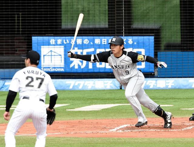 阪神・ドラ１高山が先制二塁打　金本監督にアピール