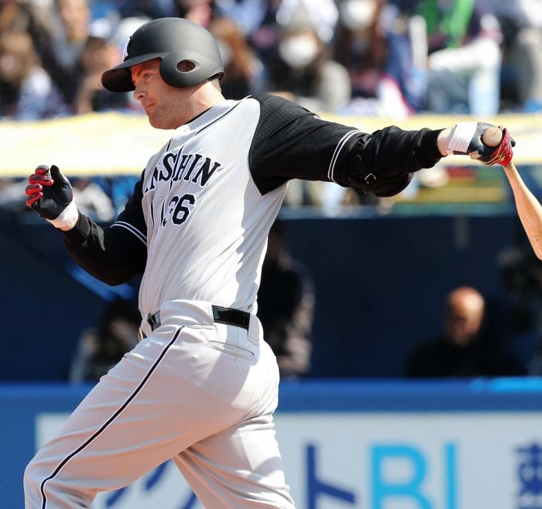 １回阪神、先制適時二塁打を放つマット・ヘイグ＝神宮（撮影・飯室逸平）