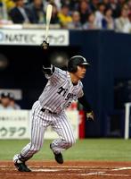 ２回、阪神・高山俊は適時打を放つ＝京セラドーム大阪（撮影・北村雅宏）