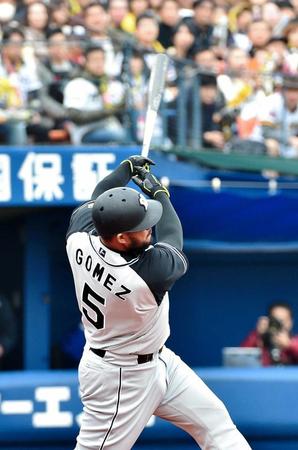 　１回、左越えに２ランを放ったゴメス