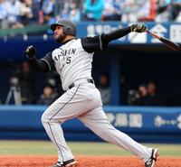 １回阪神、２死一塁、左越えに２ランを放つ阪神　マウロ・ゴメス＝横浜（撮影・飯室逸平）