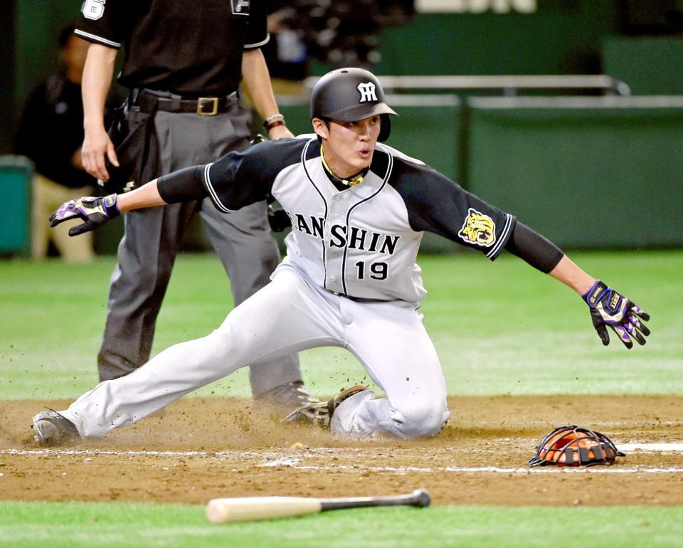 　３回、横田の内野安打で生還する藤浪（撮影・出月俊成）