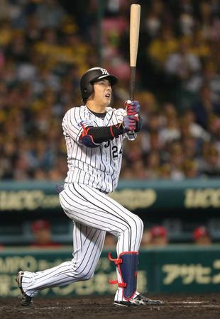 ７回、代打・阪神・横田は三振に倒れる＝甲子園