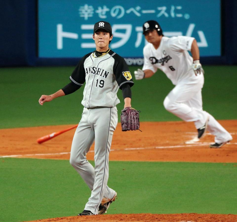 １回中日１死三塁、中日・平田良介（右）に同点の適時打を浴びる阪神・藤浪晋太郎＝ナゴヤドーム（撮影・高部洋祐）