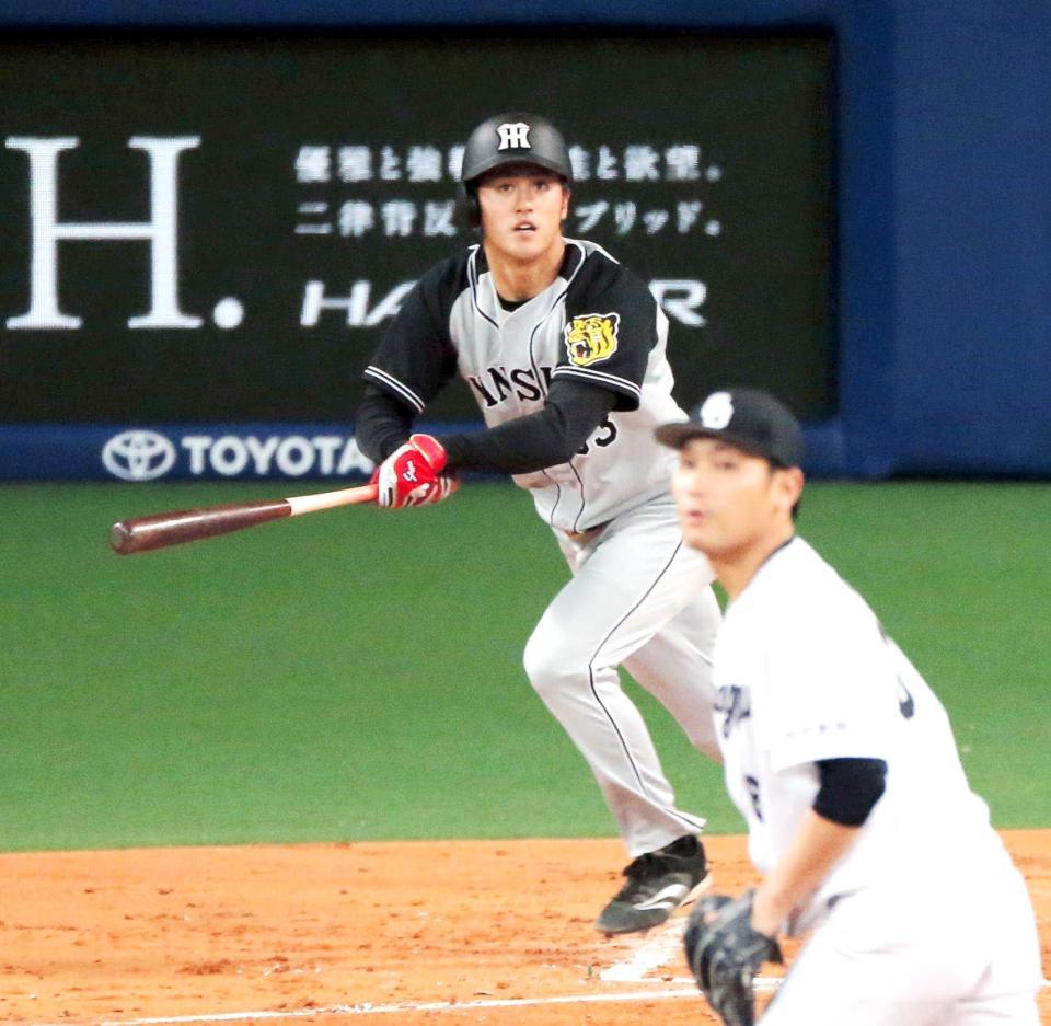 ２回、中日・小熊から二塁打を放つ板山