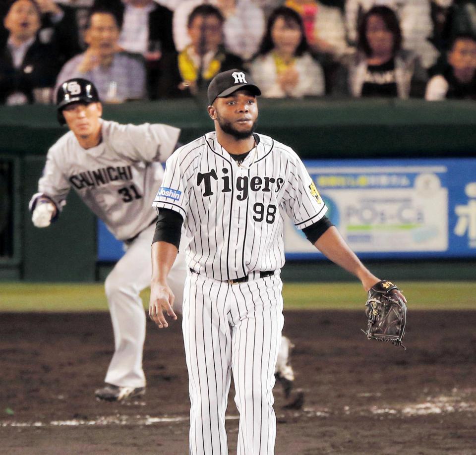 　９回、野本に同点適時打を打たれるドリス