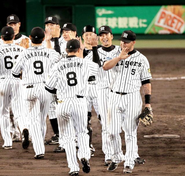 阪神・球児１３４１日ぶりセーブ　火の玉復活！甲子園３人斬りにファン歓喜