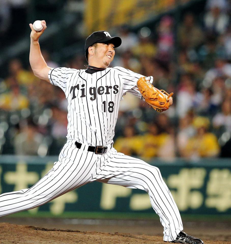 延長１０回、無失点の好投を見せる阪神・藤川球児＝甲子園