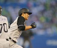 ２回、大和の適時打で本塁へ走る北條＝神宮（撮影・田中太一）