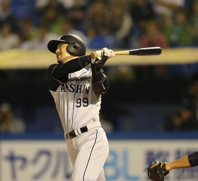 阪神・狩野が八回、代打同点適時打