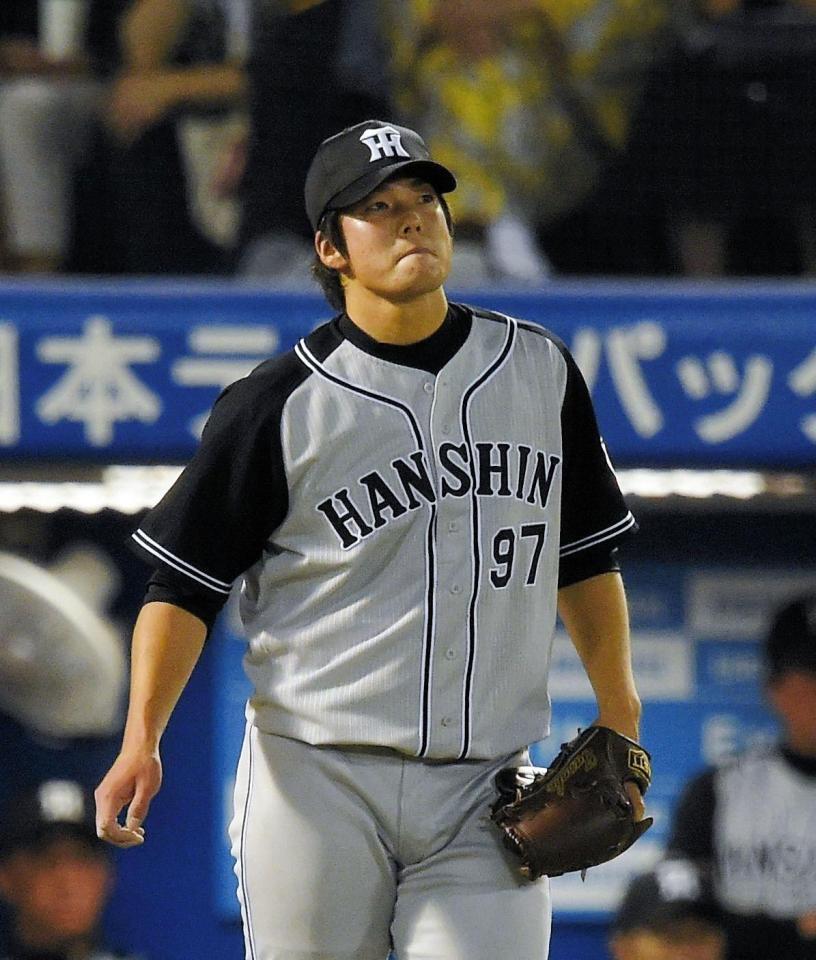 ４回、ヤクルト・川端に適時打を打たれた阪神・田面＝神宮球場（撮影・堀内翔）