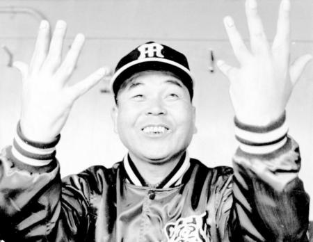 監督に就任し「パッと派手にやるんや」と抱負を語る後藤次男さん＝１９７７年　