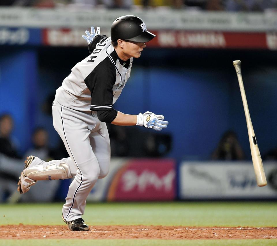 中前適時打を放つ北條＝ＱＶＣマリンフィールド（撮影・出月俊成）