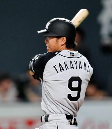 ２回阪神１死一塁、高山俊は左越え適時三塁打を放つ＝札幌ドーム（撮影・西岡正）