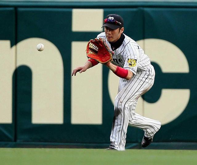 西岡、プロ初の外野先発「楽しかった」