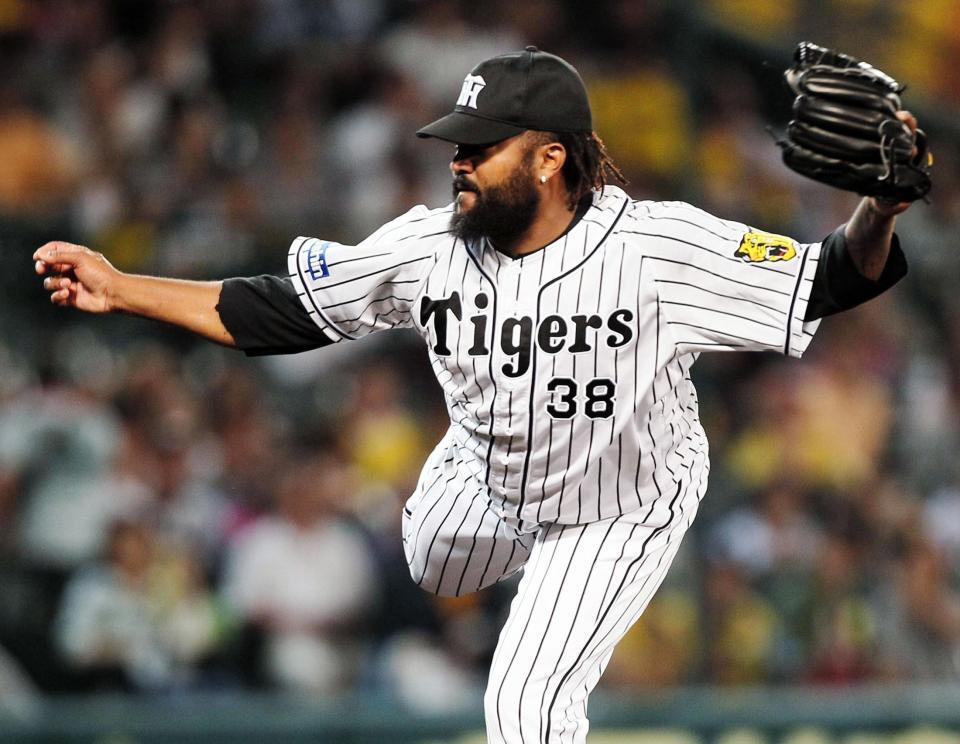 ６回途中から登板したマテオ＝甲子園（撮影・北村雅宏）