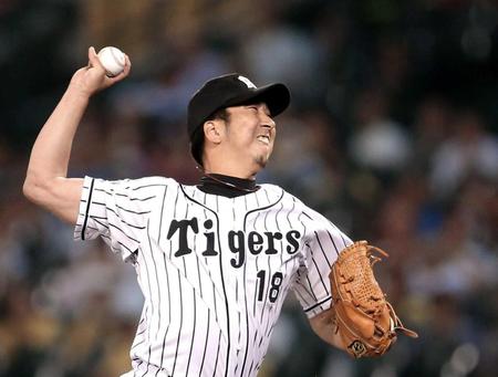 　８回に登板し、１イニングを無失点に抑える好投を見せた藤川（撮影・田中太一）
