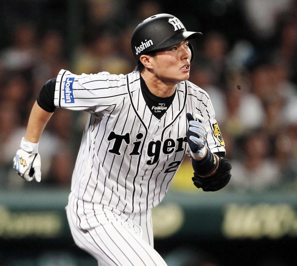 　９回、一塁へ駆け出す北條